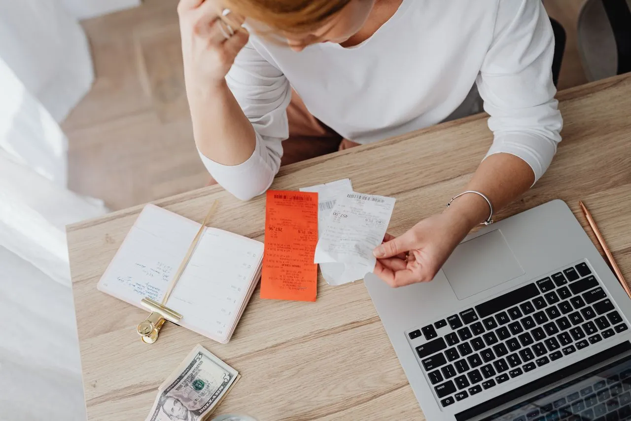 How to track your personal expenses (and actually stick with it)